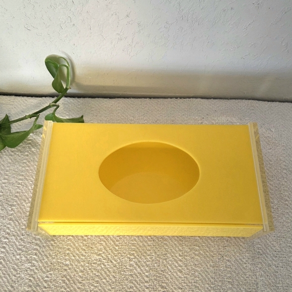 Vintage Midcentury Mod Yellow Acrylic and Clear Lucite Tissue Box Cover - Picture 10 of 16